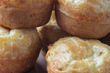 Фото к рецепту: Бразильский сырный хлеб (pão de queijo).