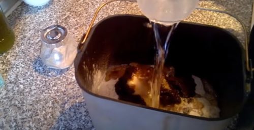 замешиваем тесто в печи