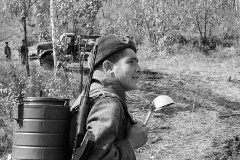 Война войной, а обед по расписанию: готовим по рецептам военно-полевой кухни