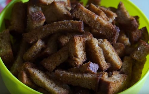 Сухарики из черного хлеба в духовке