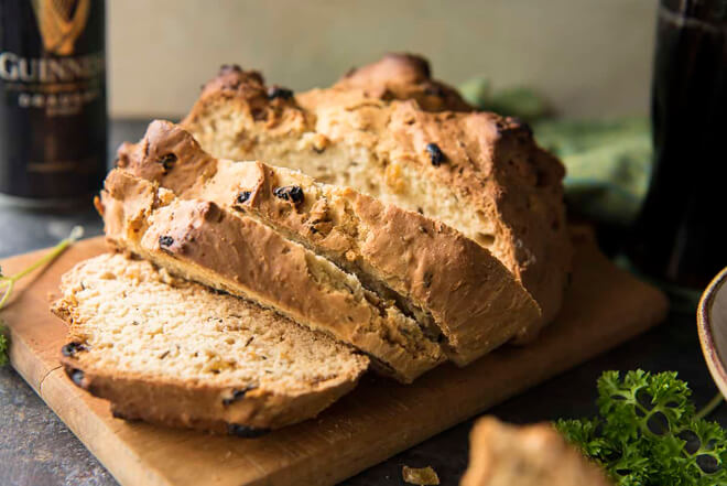 хлеб с изюмом и содой