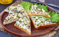 Фото к рецепту: Бутерброды с шампиньонами, сыром и солёными огурцами