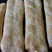 Багет на дрожжах с кунжутом