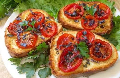 Гренки с помидорами
