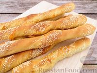 Фото к рецепту: Хлебные палочки с сыром и чесноком