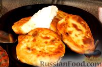 Фото к рецепту: Сырники с изюмом