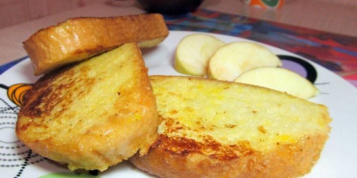 Гренки в яйце с молоком жареные на сковороде