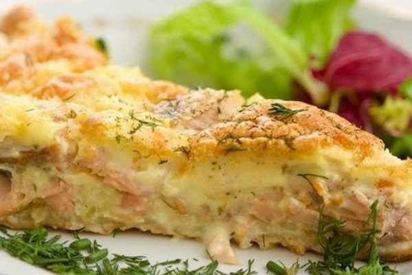 Хлебная запеканка с горбушей и сырным соусом