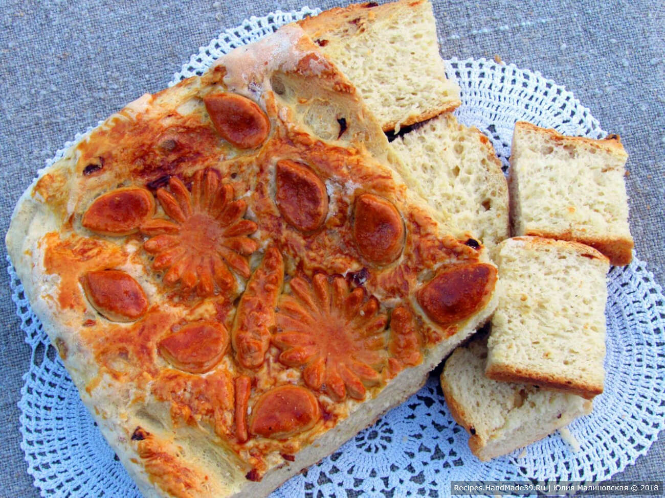 Картофельный хлеб на дрожжах с жареным луком