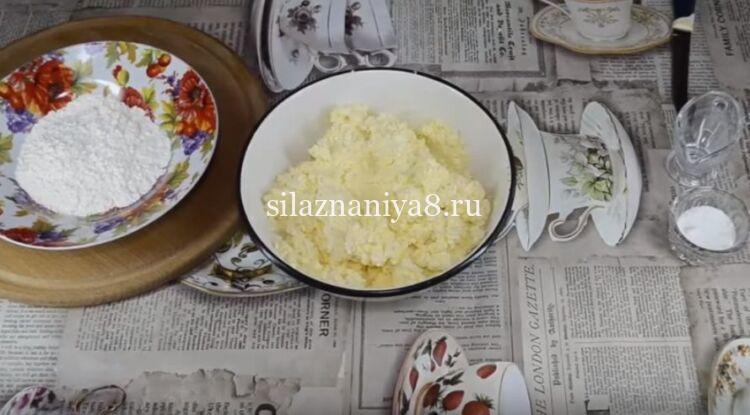 Пышные сырники из творога с манкой без муки на сковороде