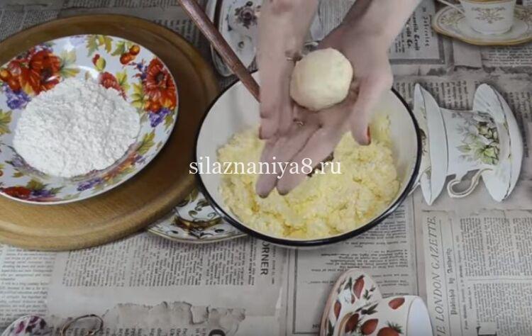 Пышные сырники из творога с манкой без муки на сковороде