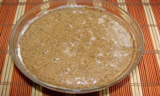 всыпать ржаную муку с пшеничной