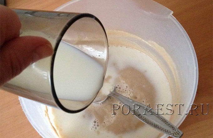 razvesti-testo-gorjachim-molokom
