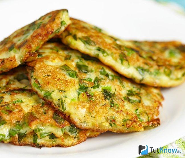 Кабачковые оладьи с луком