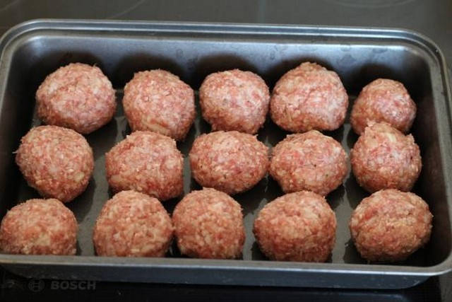 Очень вкусные и нежные тефтели из фарша с рисом этап 13