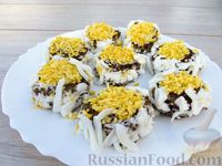 Фото к рецепту: Закуска "Ромашки" из печени и яиц