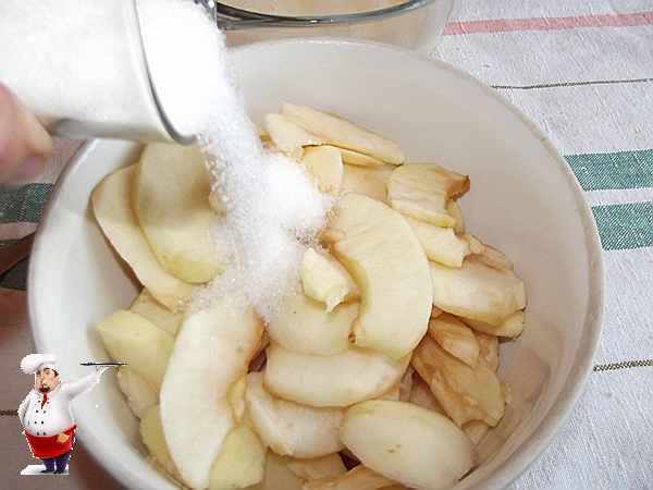засыпать яблоки сахаром 